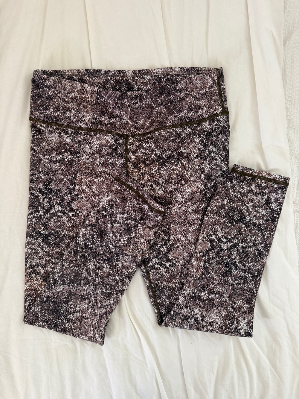 Fabletics Printed Active Leggings in Brown/Black